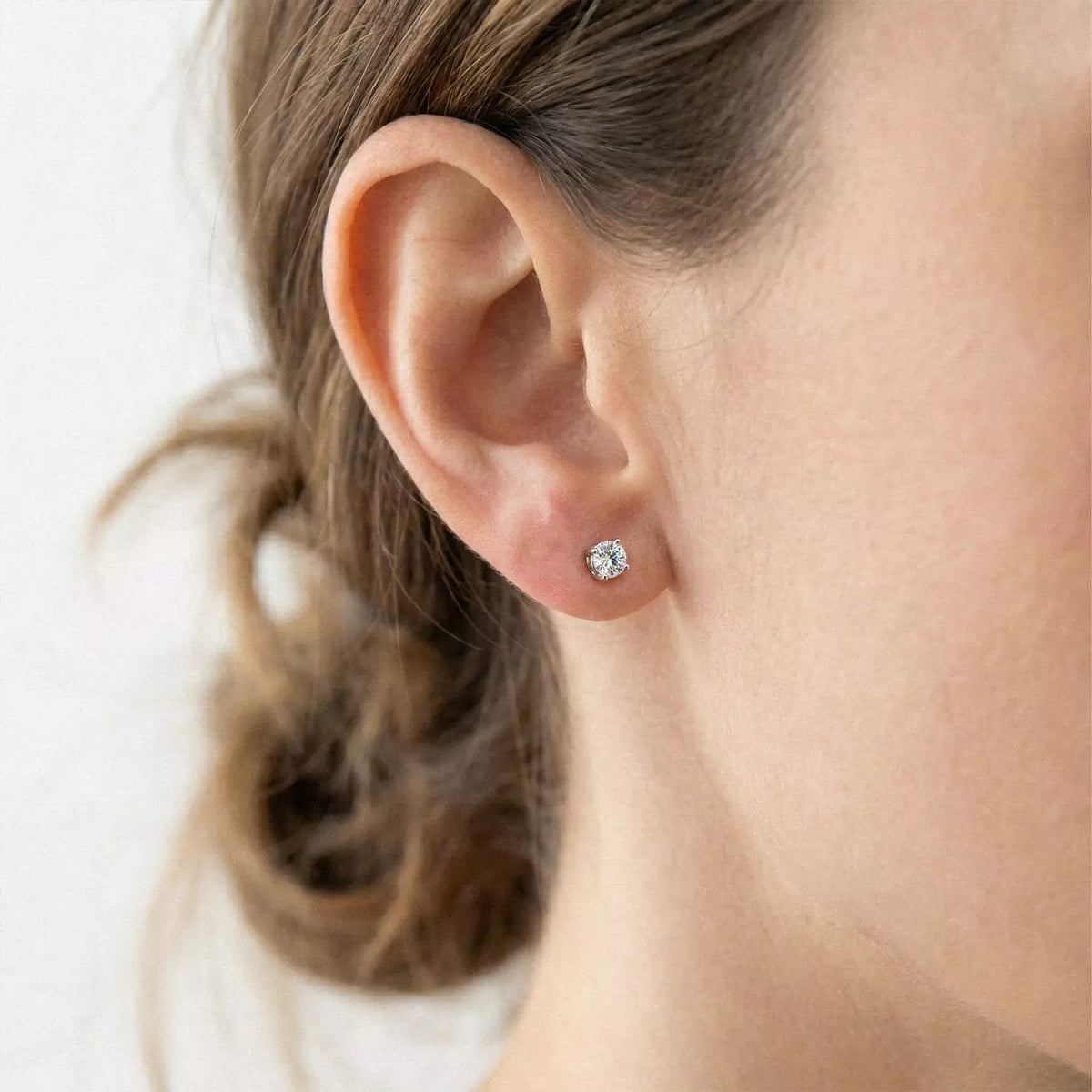 .04ctw Diamond Stud Earrings