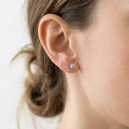 .04ctw Diamond Stud Earrings