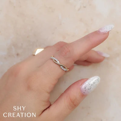 Shy Creation .22ctw Diamond Twist Band