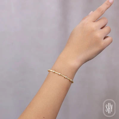 Shy Creation .32ctw Diamond Bezel Bangle